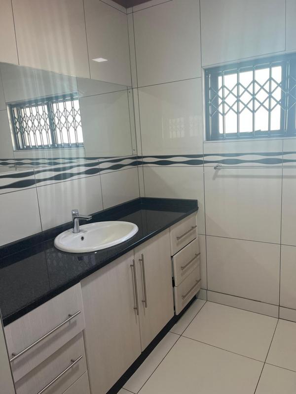 To Let 1 Bedroom Property for Rent in Golf View North West